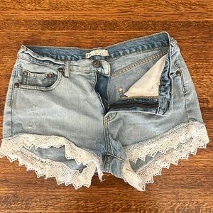 𝅺Free People FP Denim Jean shorts + white lace crochet trim SZ 27 100% Cotton